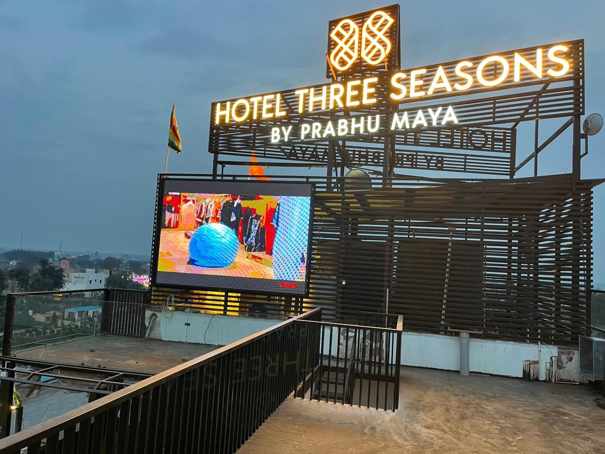 Hotel Three Seasons Vrindāvan Buitenkant foto