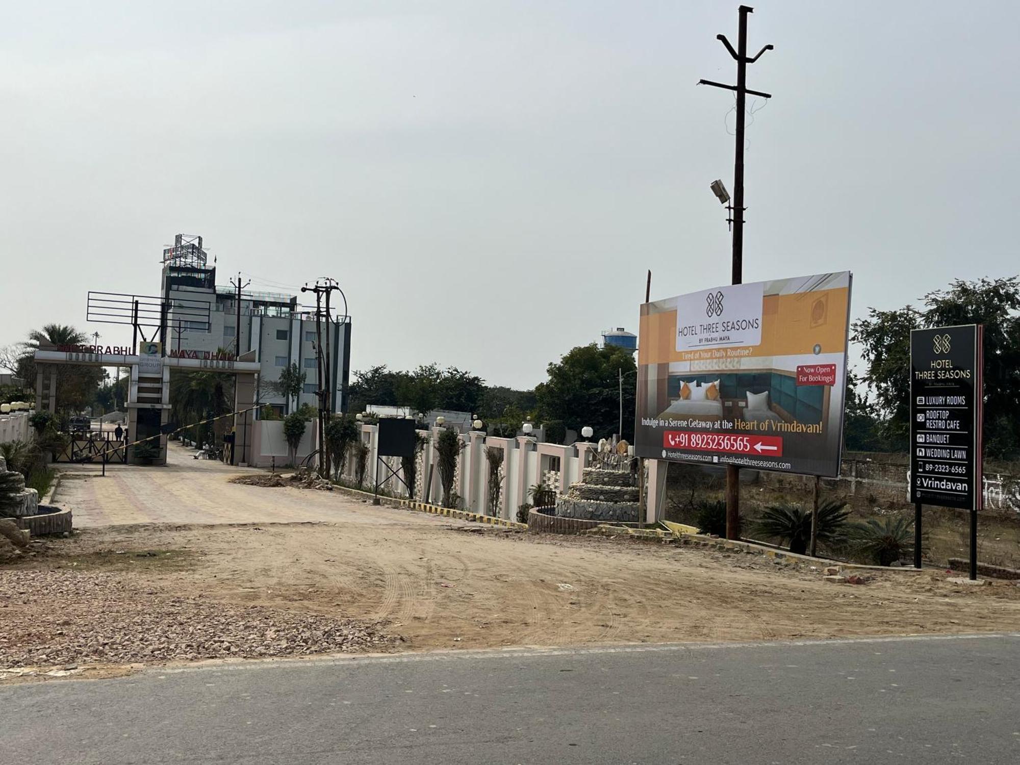 Hotel Three Seasons Vrindāvan Buitenkant foto