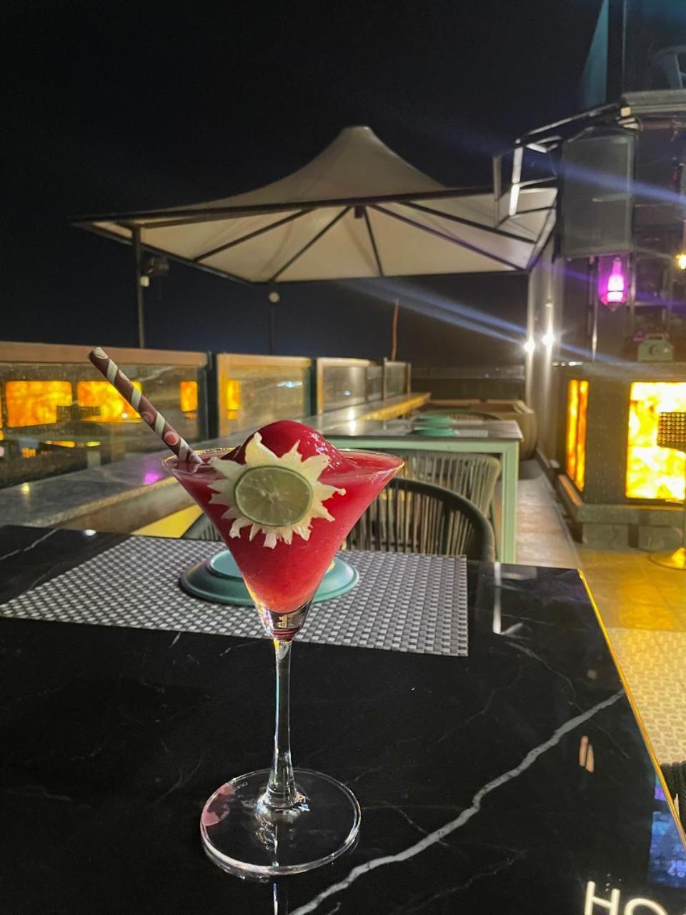 Hotel Three Seasons Vrindāvan Buitenkant foto
