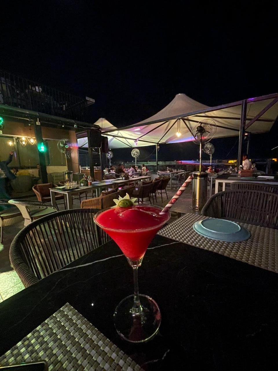 Hotel Three Seasons Vrindāvan Buitenkant foto