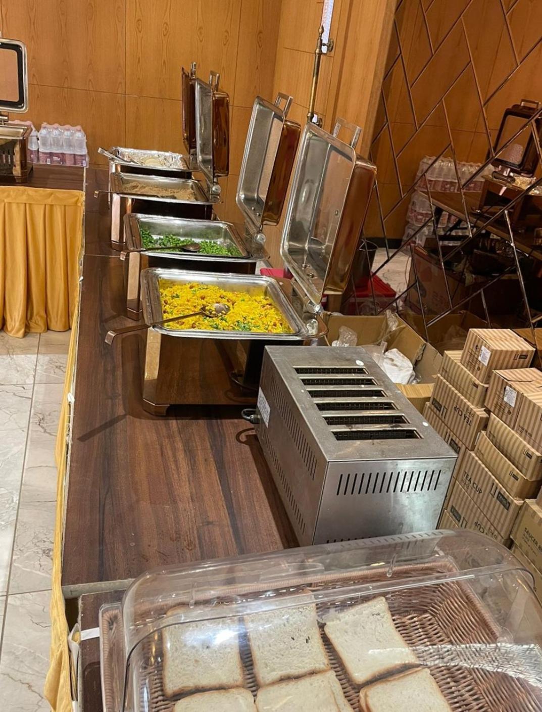 Hotel Three Seasons Vrindāvan Buitenkant foto